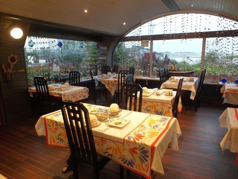 Hotel - Restaurant - Salon De The Le Beausejour Трегастель Экстерьер фото